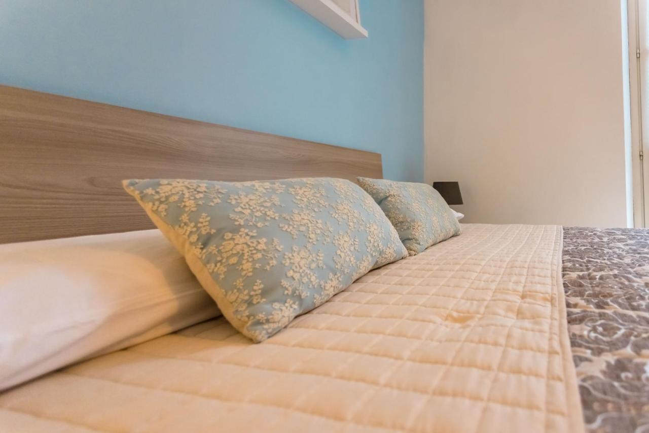 Porto Azzurro Apartment Βαρένα Εξωτερικό φωτογραφία